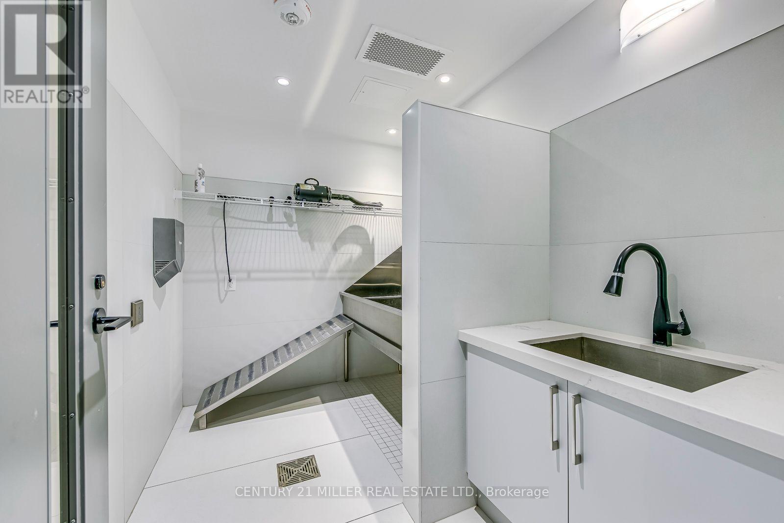 2450 Old Bronte Road — photo 36