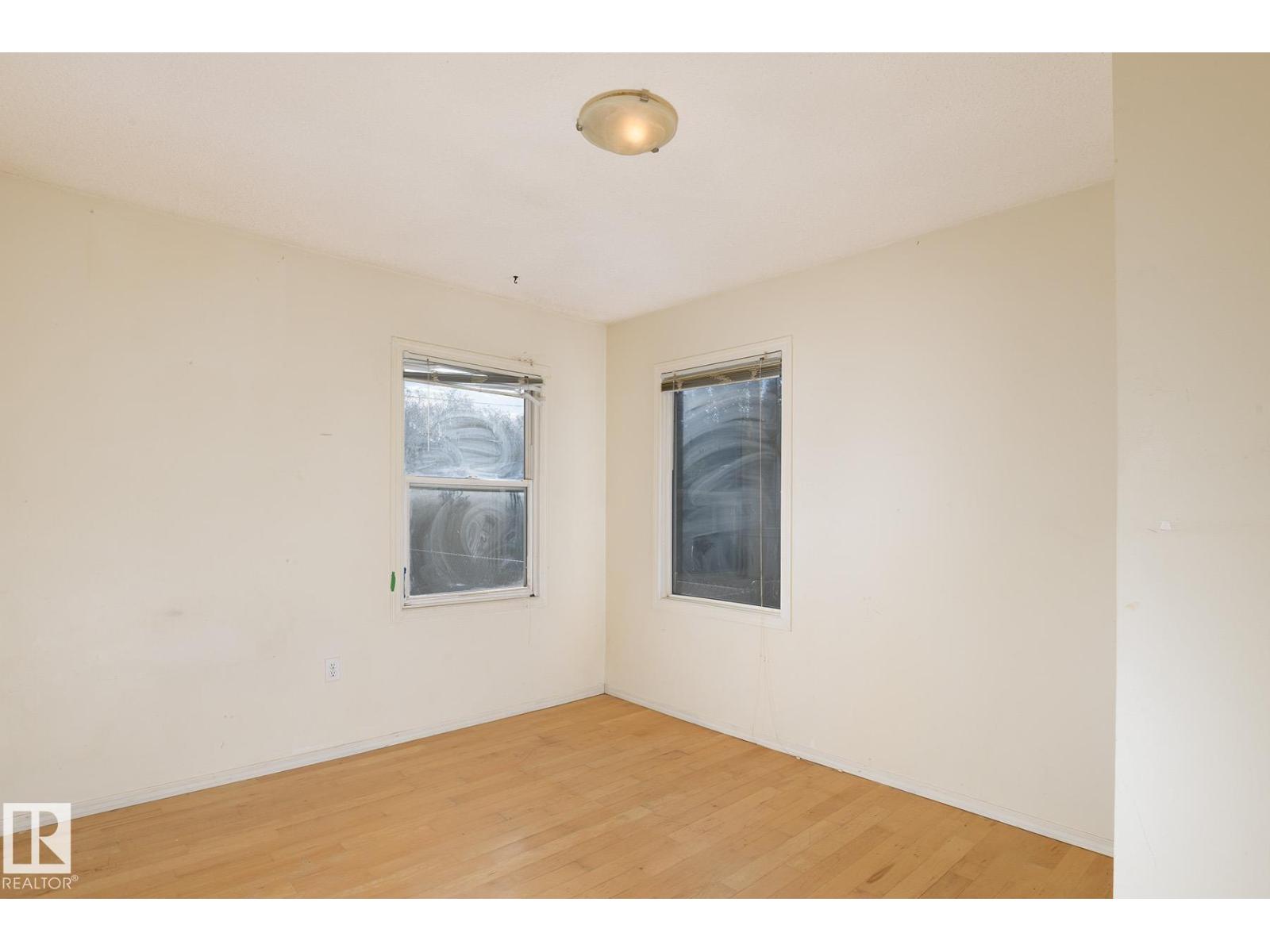11321 89 ST NW - 10