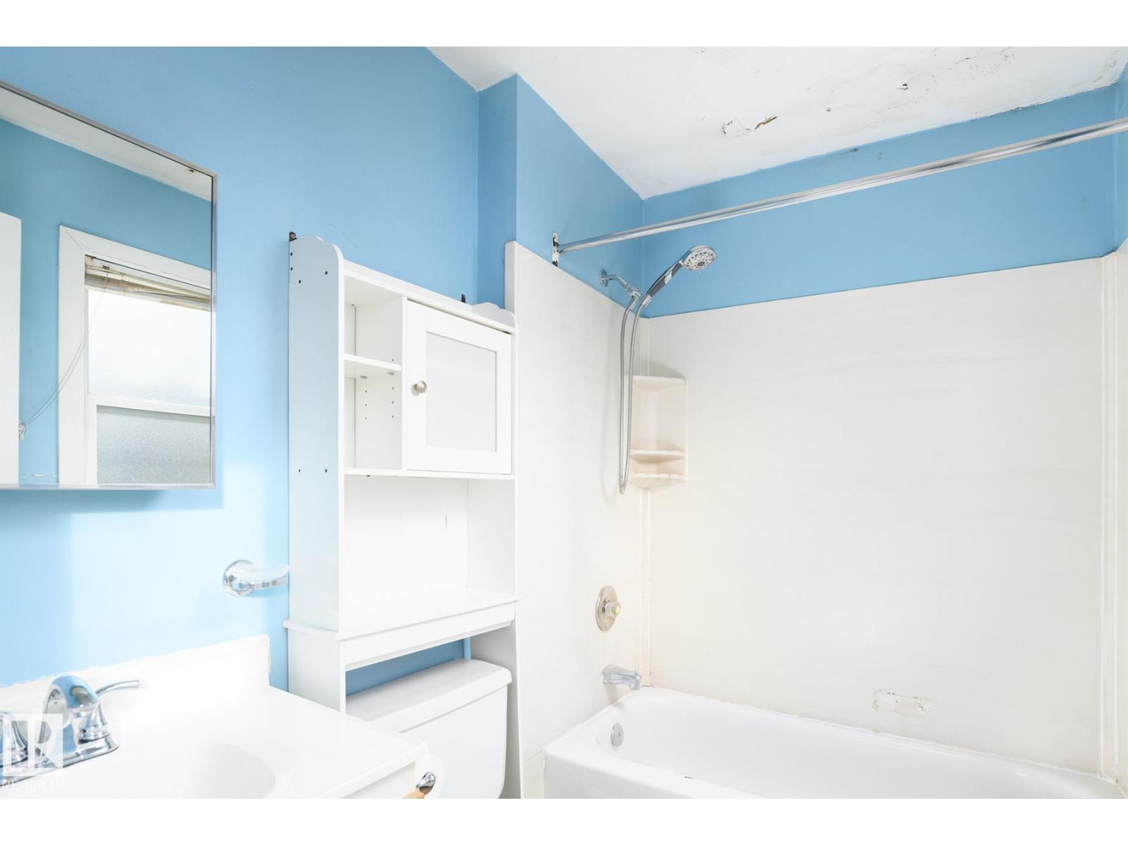 11321 89 ST NW - 14