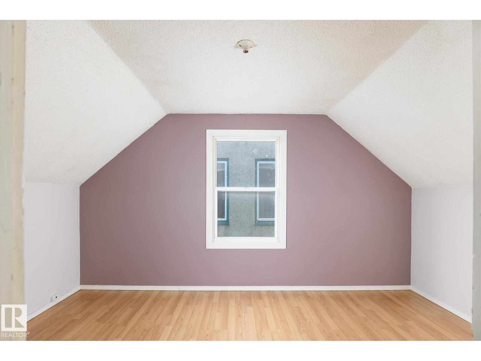 11321 89 ST NW - 18