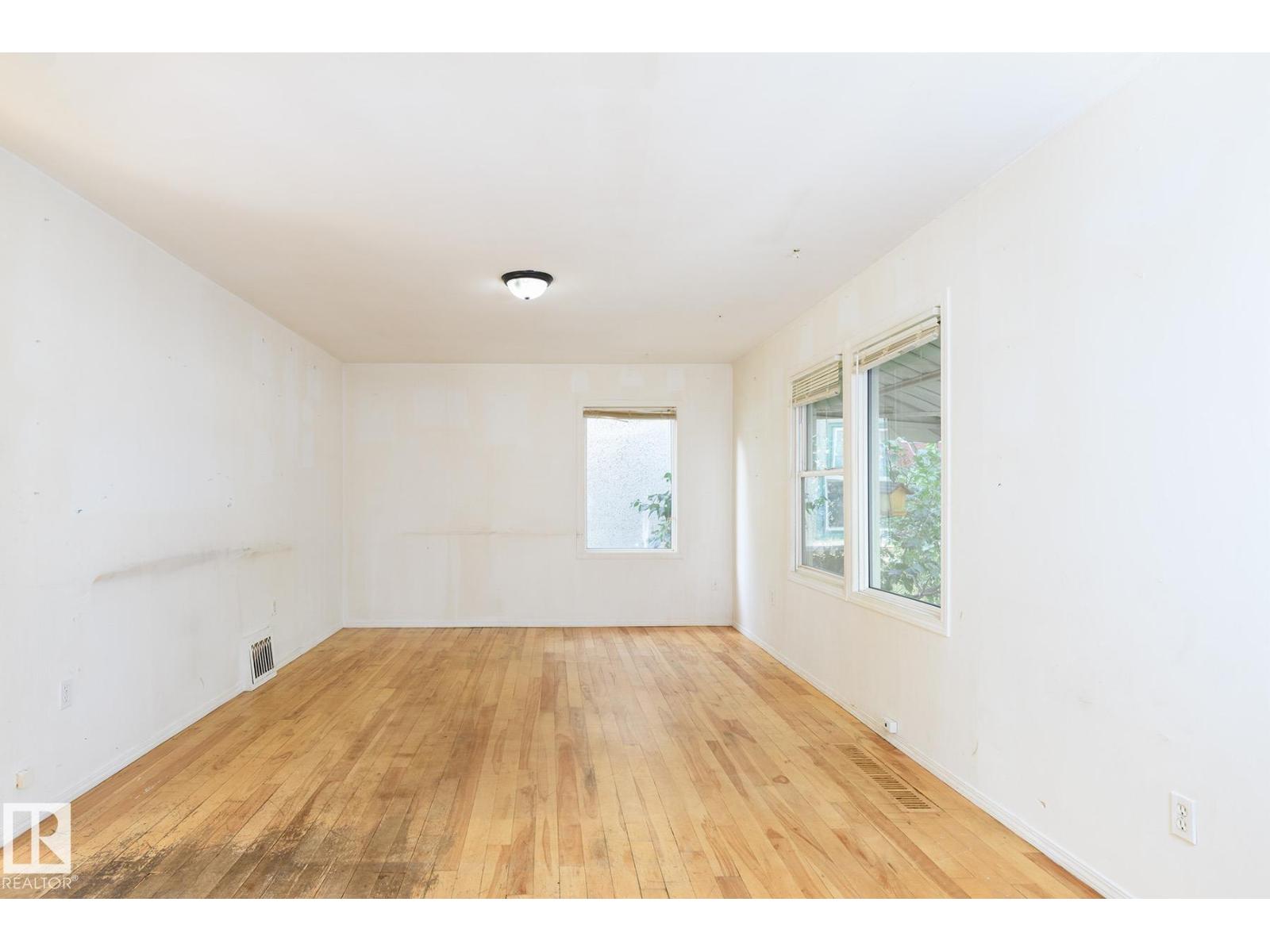 11321 89 ST NW - 2