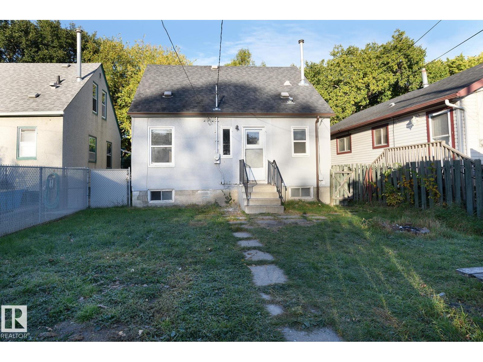 11321 89 ST NW - 23