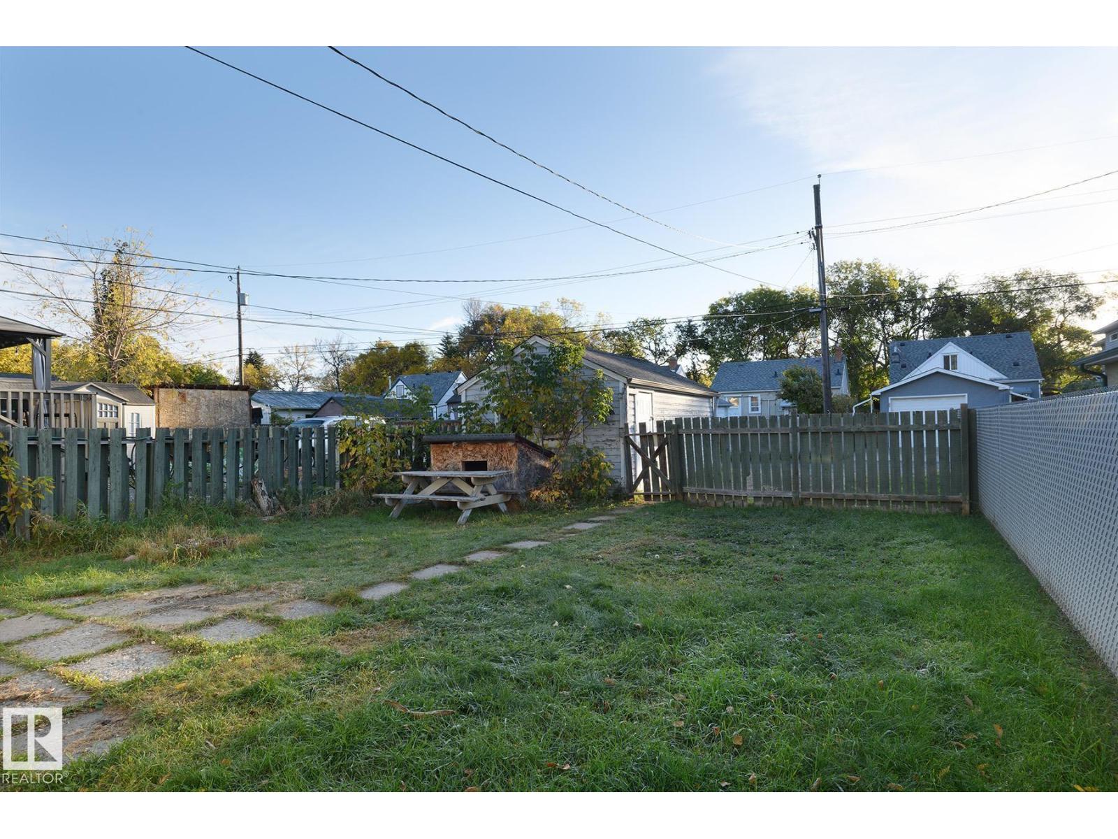 11321 89 ST NW - 25