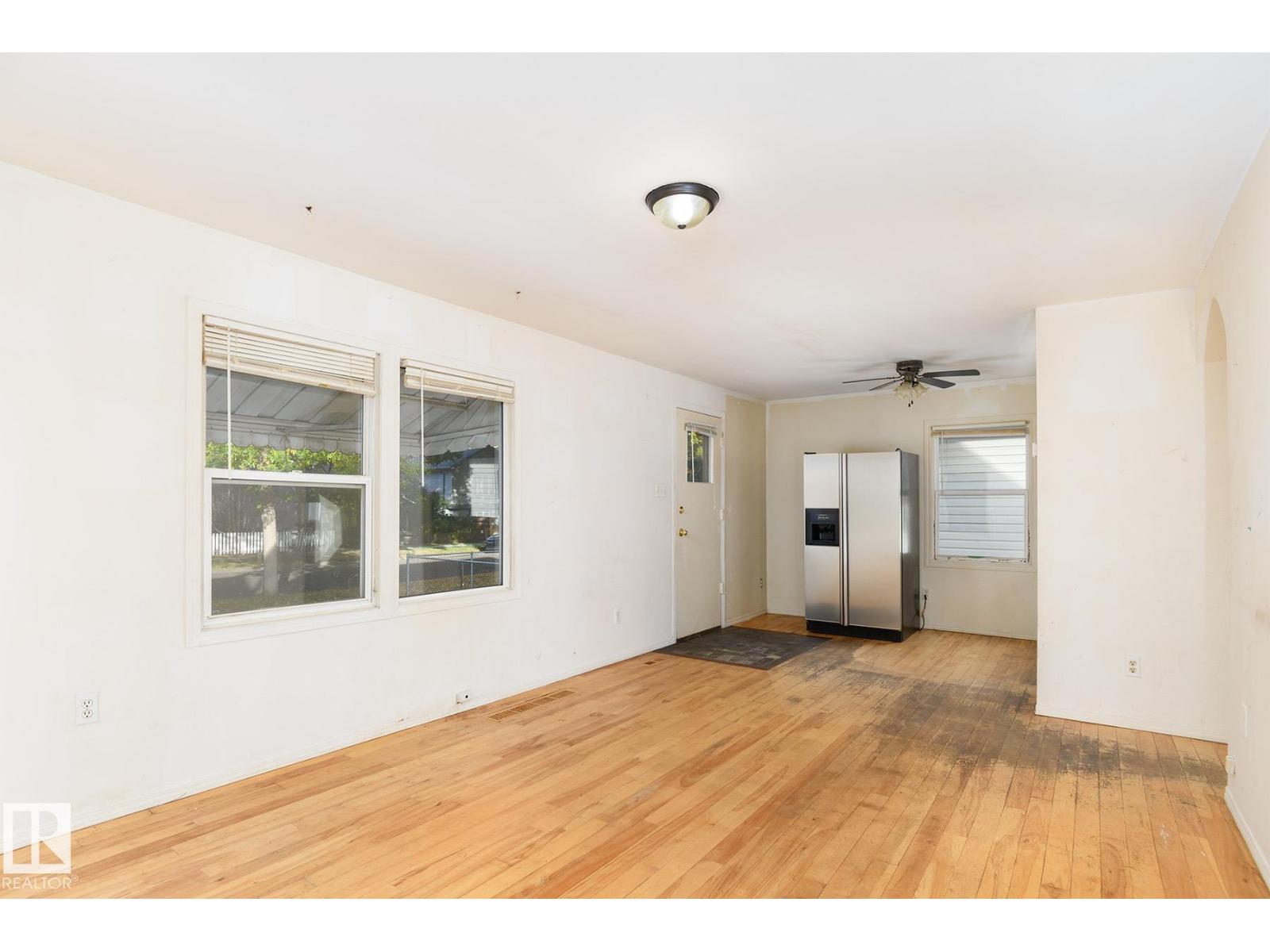11321 89 ST NW - 4