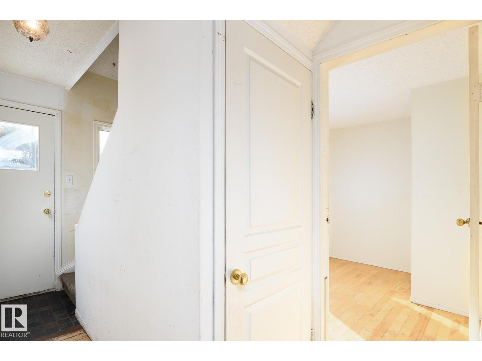 11321 89 ST NW - Image 9