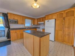 1631 22nd Street, Brandon, MB R2N0M7 Photo 13