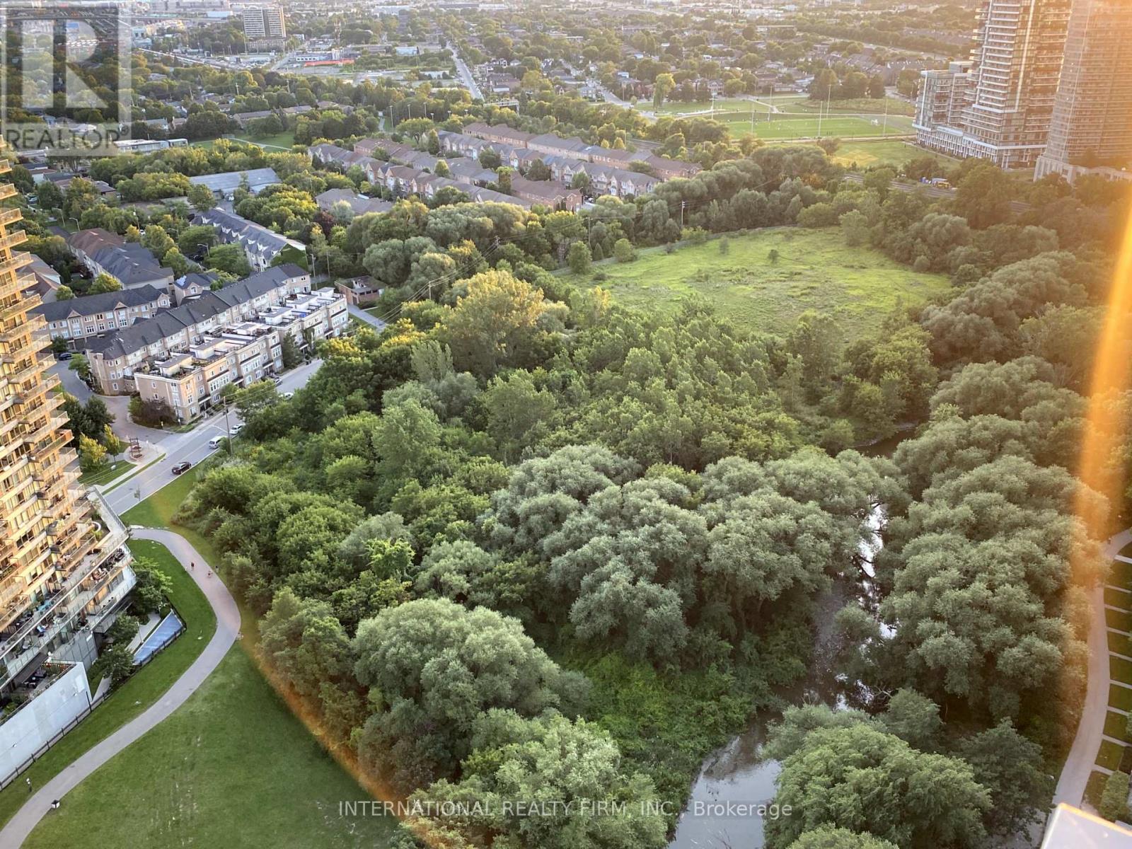 Photo of 2212 Lakeshore Road