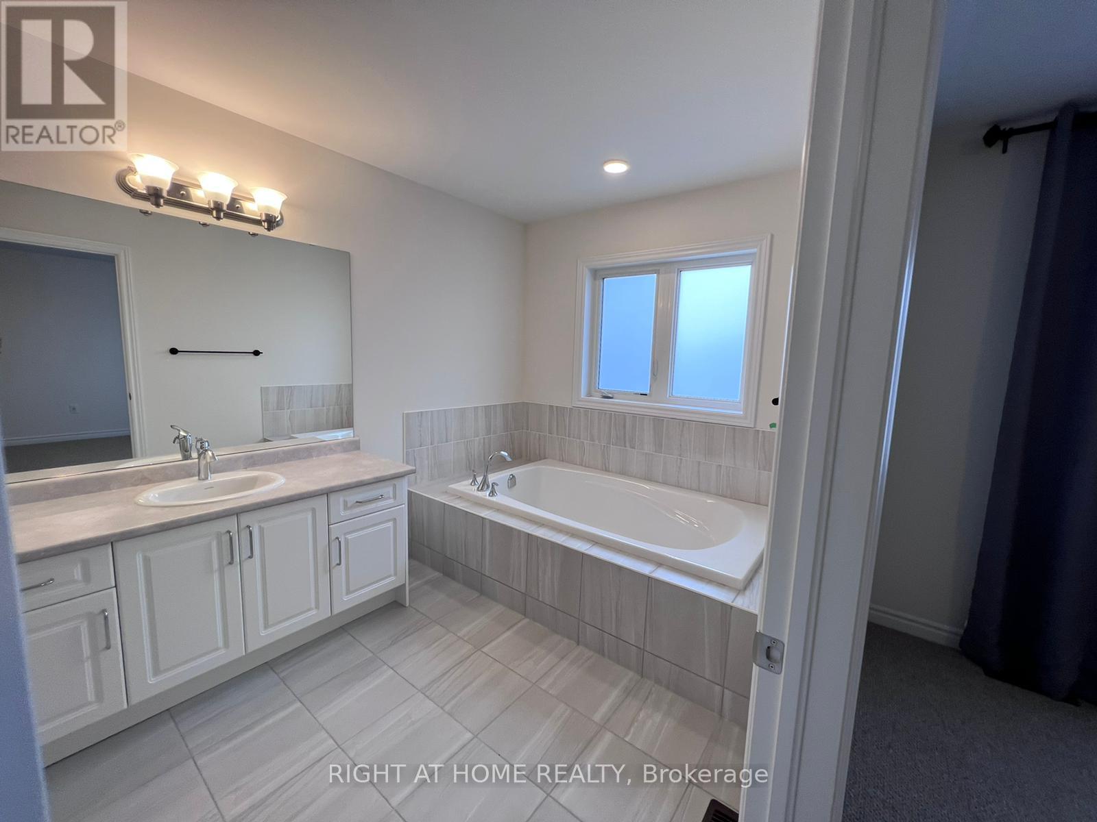 2250 Grainger Loop, Innisfil photo 12