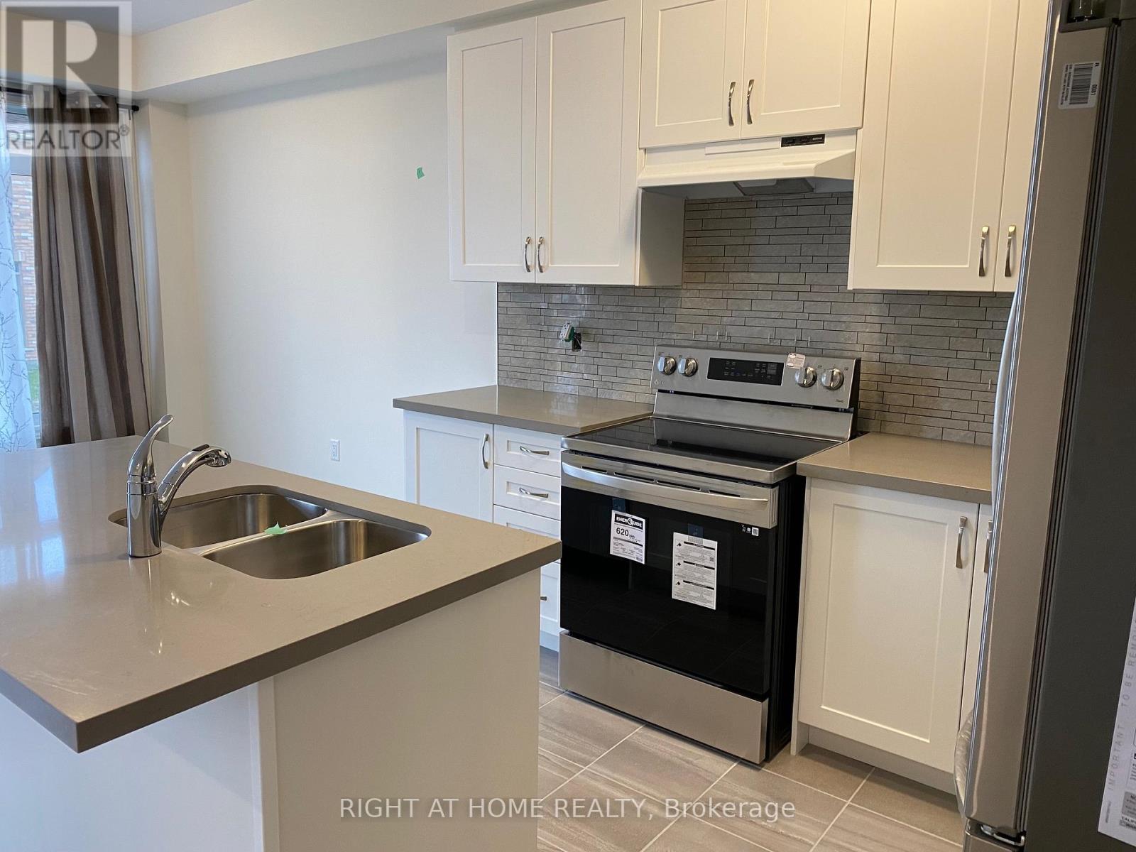 2250 Grainger Loop, Innisfil photo 3