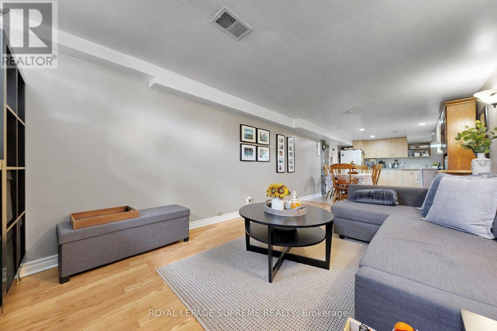 465 MAPLE LEAF DRIVE - 44