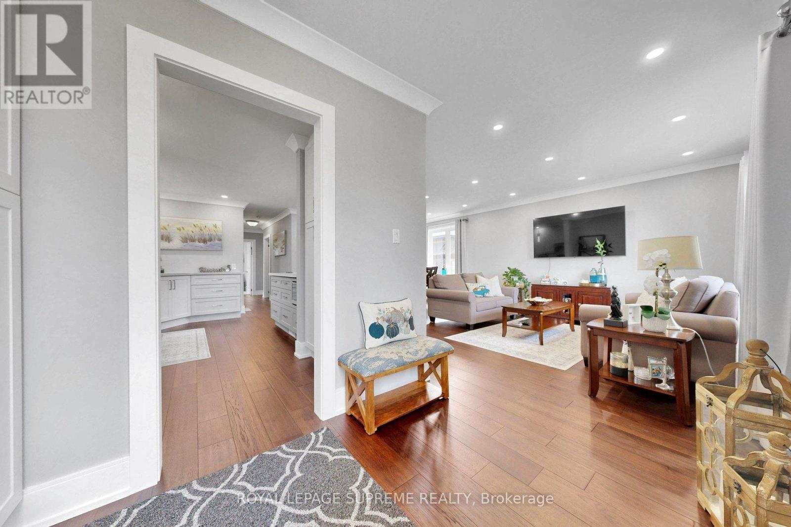 465 Maple Leaf Drive, Toronto, ON photo 6
