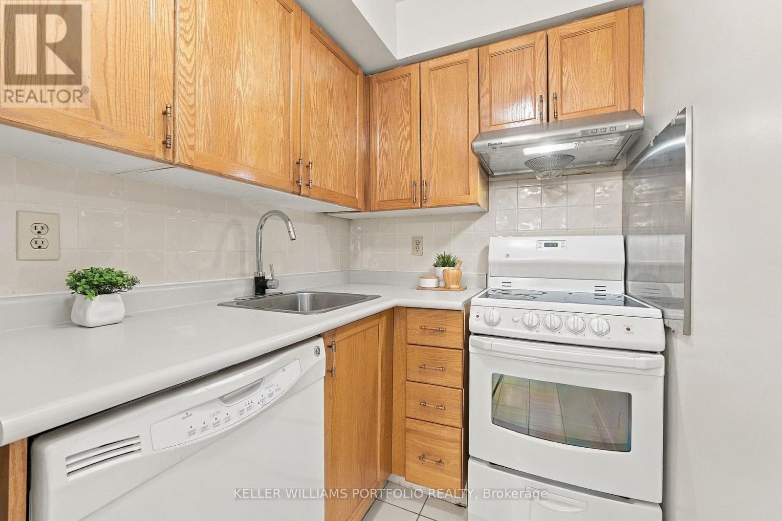 55 Centre Avenue — photo 11