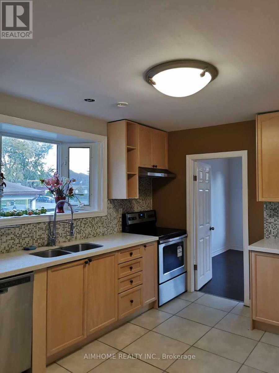 20 Lisburn Crescent, Toronto, ON photo 2