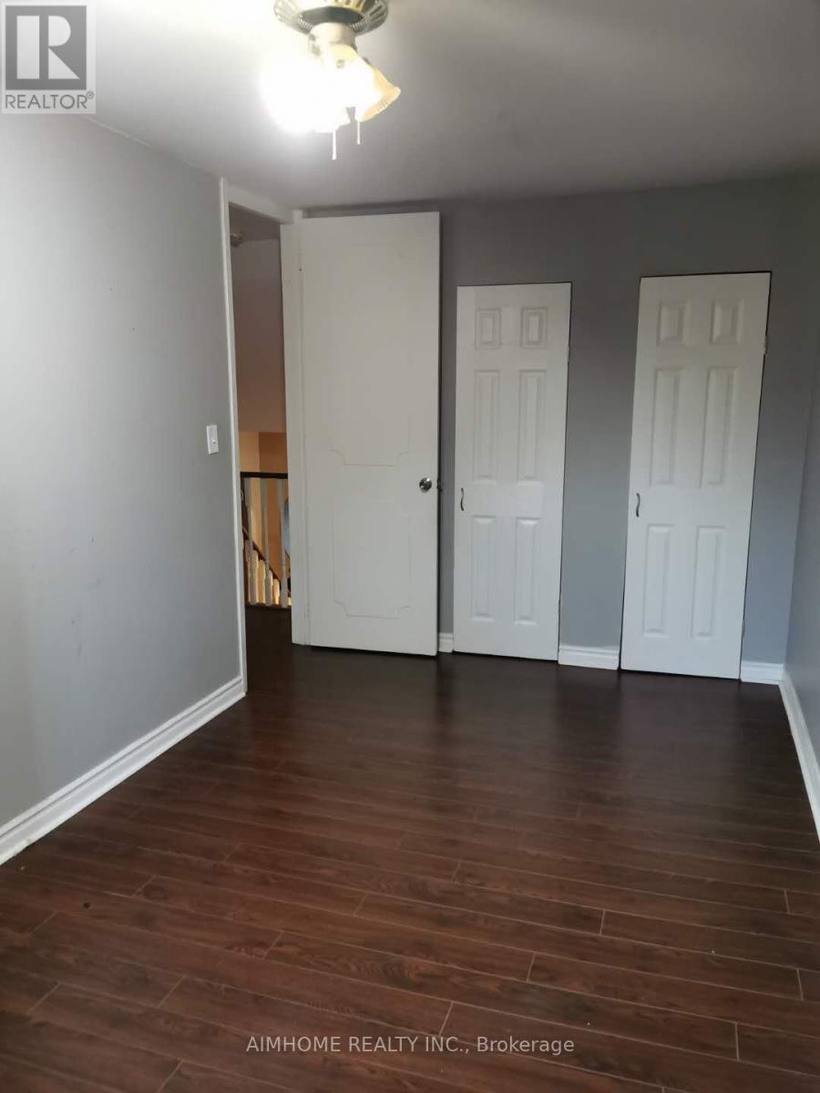 20 Lisburn Crescent, Toronto, ON photo 4