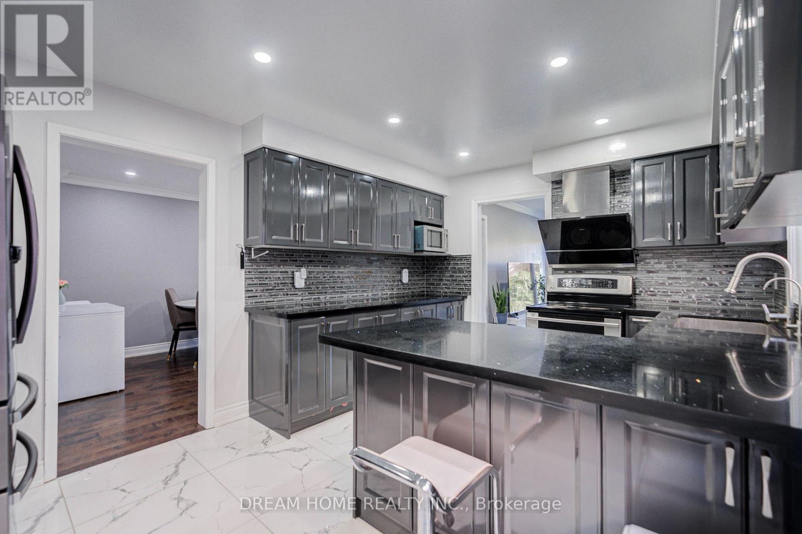 100 DOUGLAS HAIG DRIVE - 13