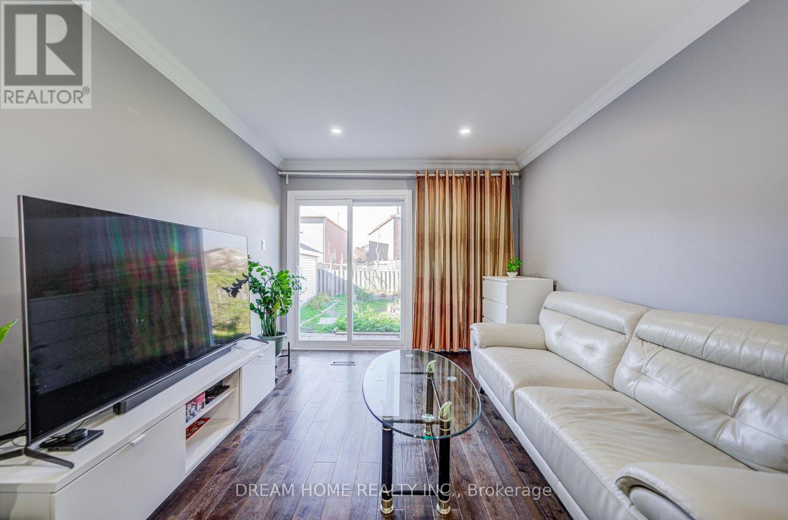 100 DOUGLAS HAIG DRIVE - 17