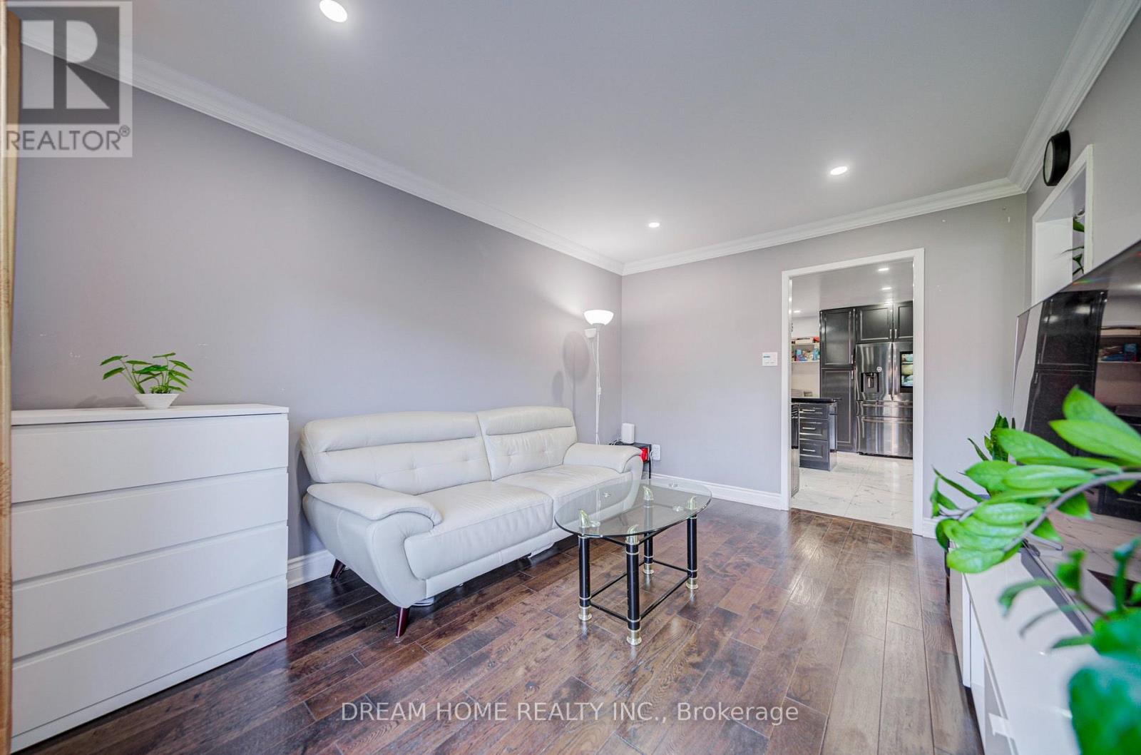 100 DOUGLAS HAIG DRIVE - 19
