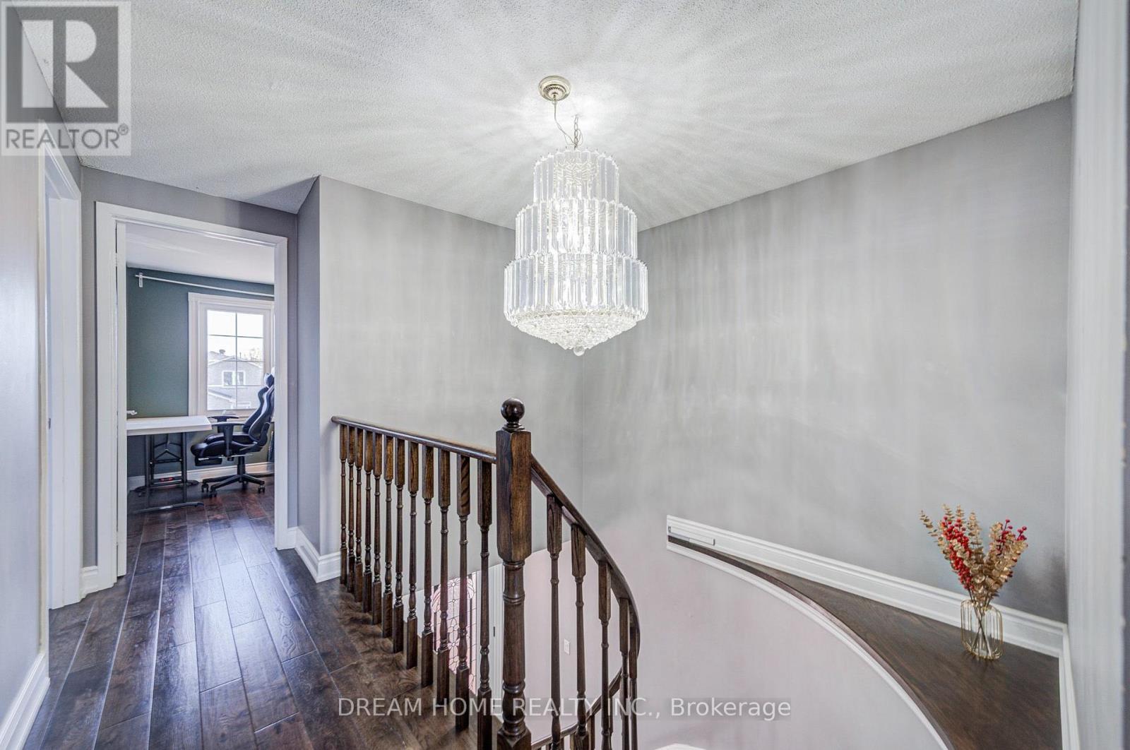 100 DOUGLAS HAIG DRIVE - 23