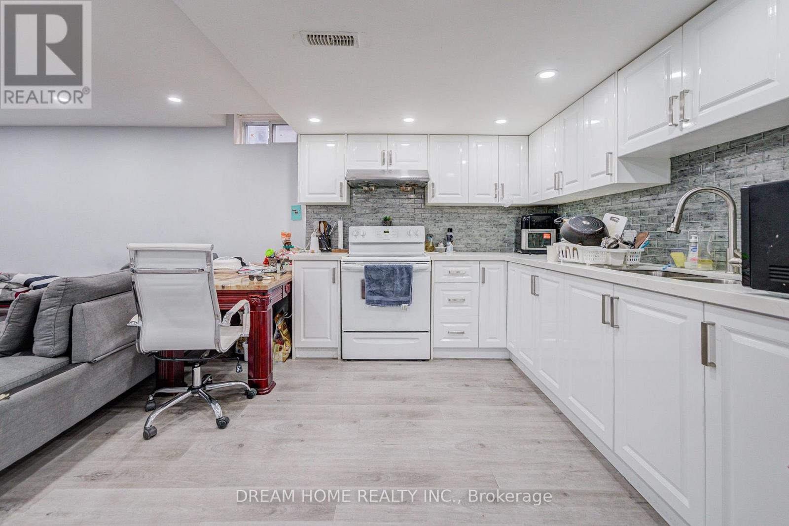 100 DOUGLAS HAIG DRIVE - 37