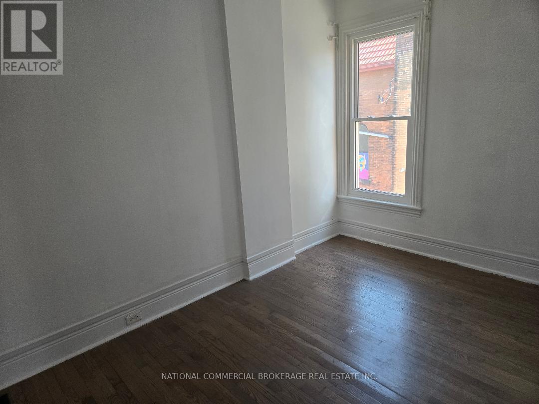138 VICTORIA AVENUE N - 24