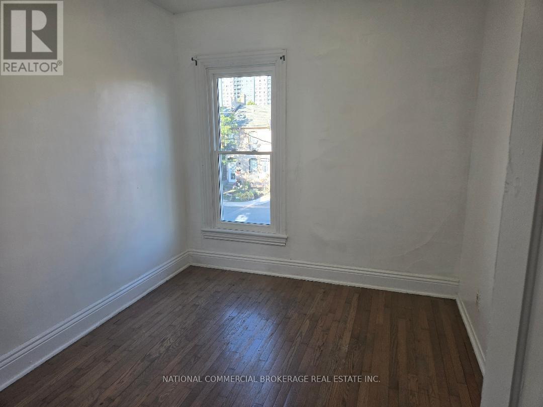 138 VICTORIA AVENUE N - Image 20