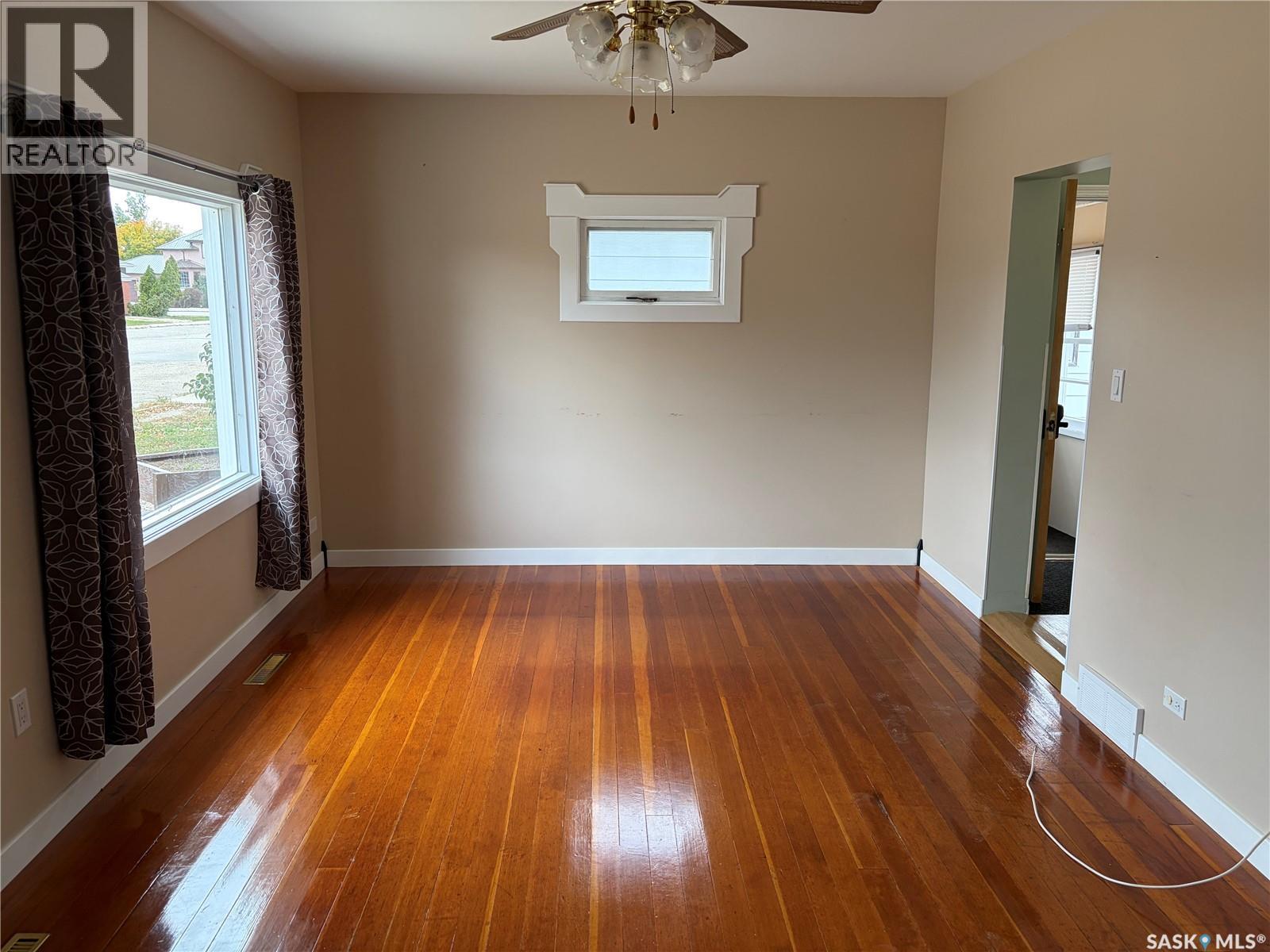 116 5th AVENUE E, Gravelbourg — photo 10