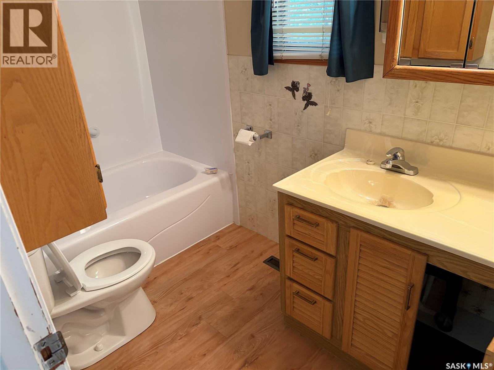 116 5th AVENUE E, Gravelbourg — photo 13