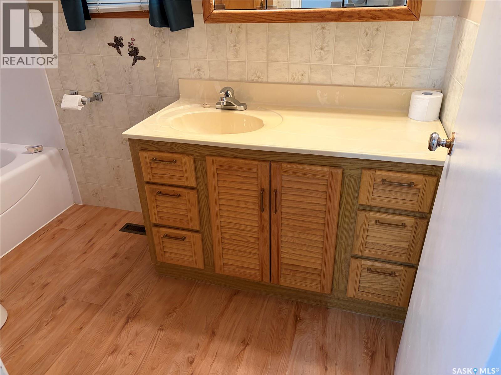 116 5th AVENUE E, Gravelbourg — photo 14