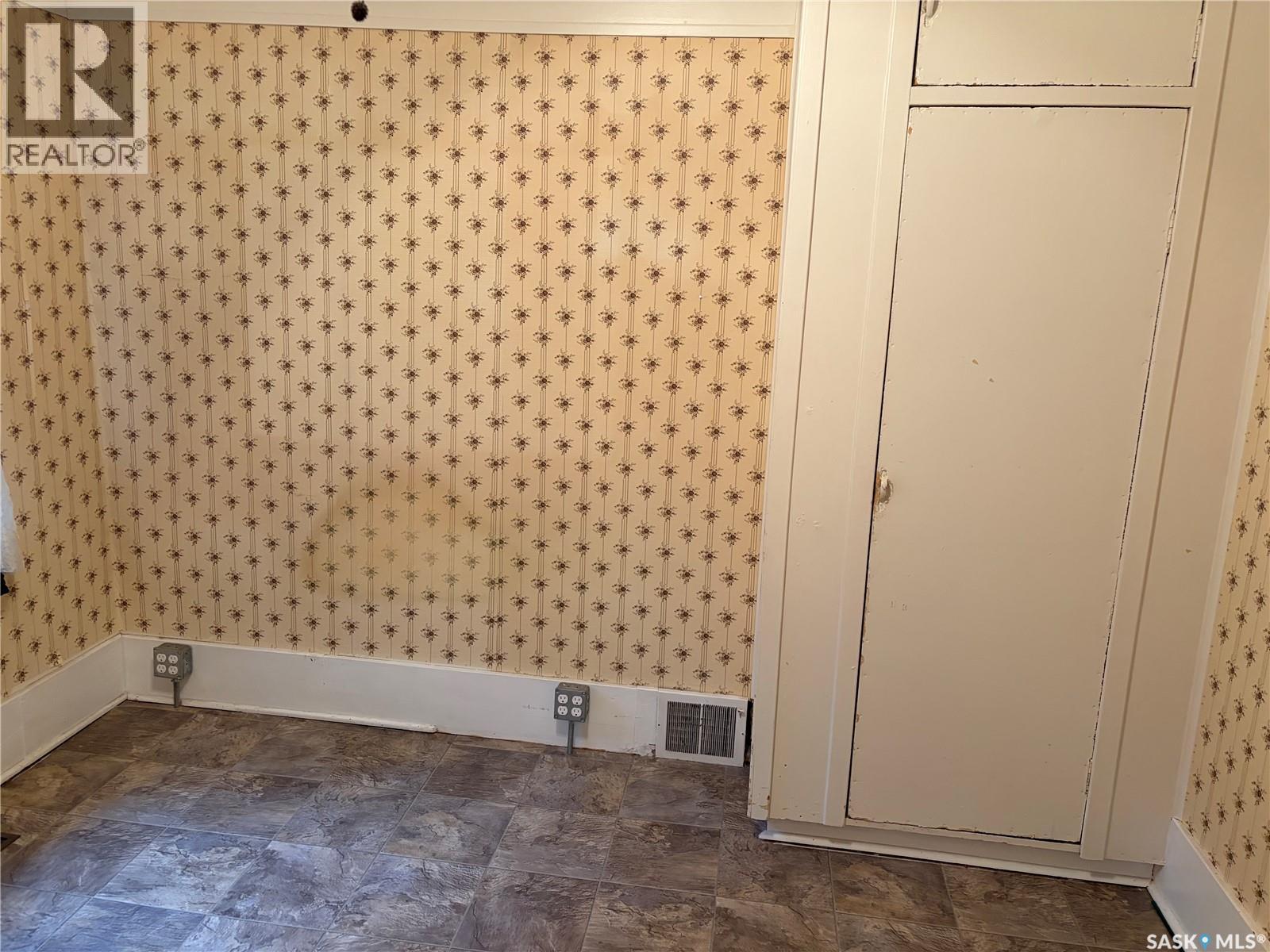 116 5th AVENUE E, Gravelbourg — photo 17