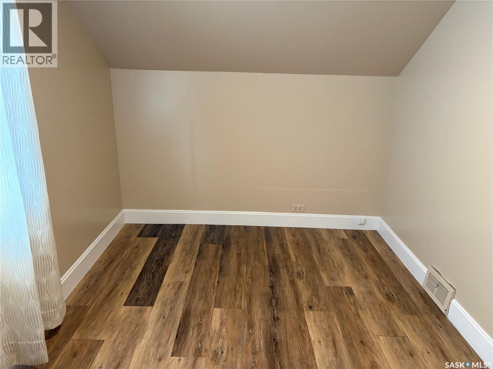 116 5th AVENUE E - 24