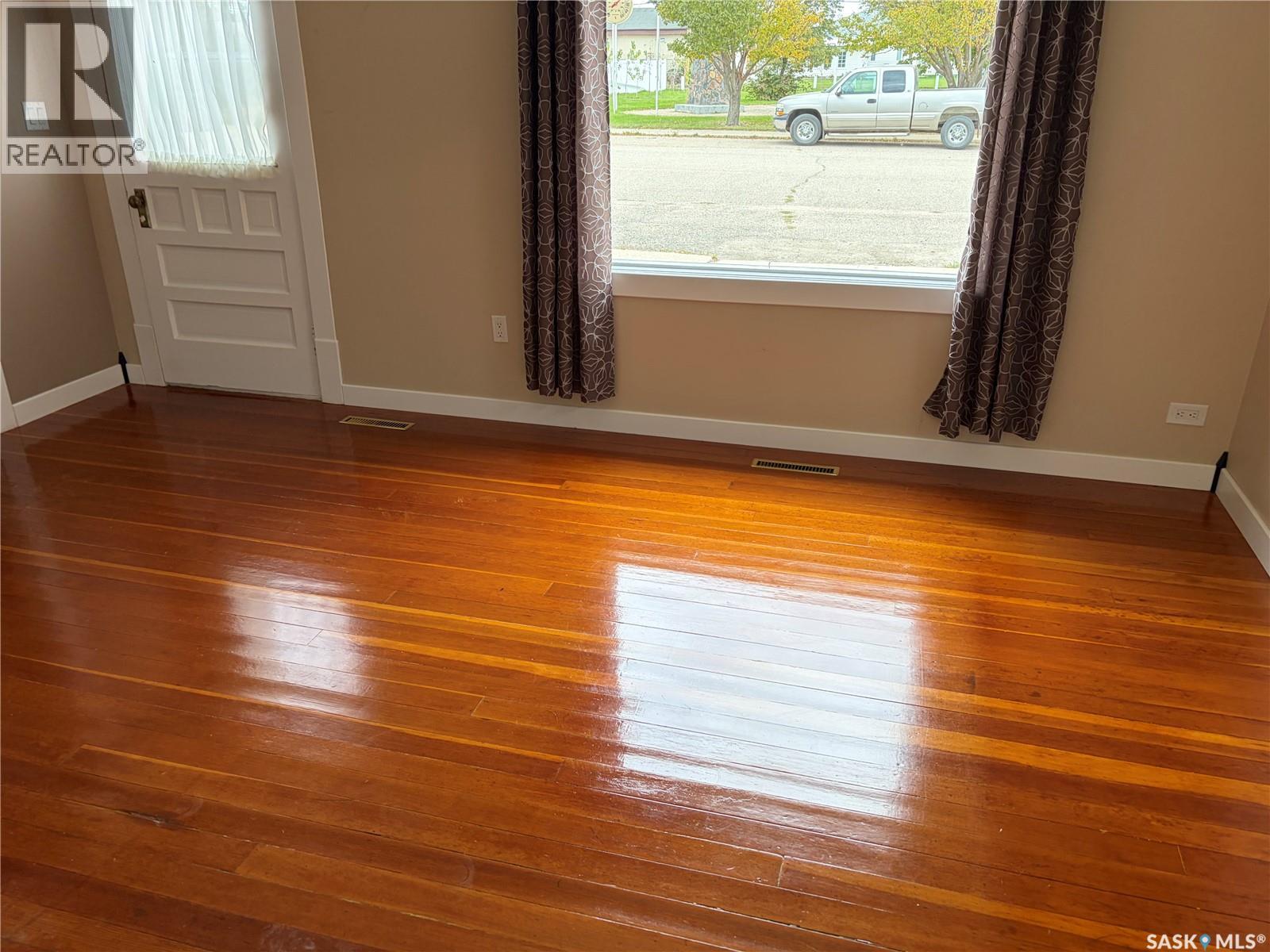 116 5th AVENUE E, Gravelbourg — photo 8