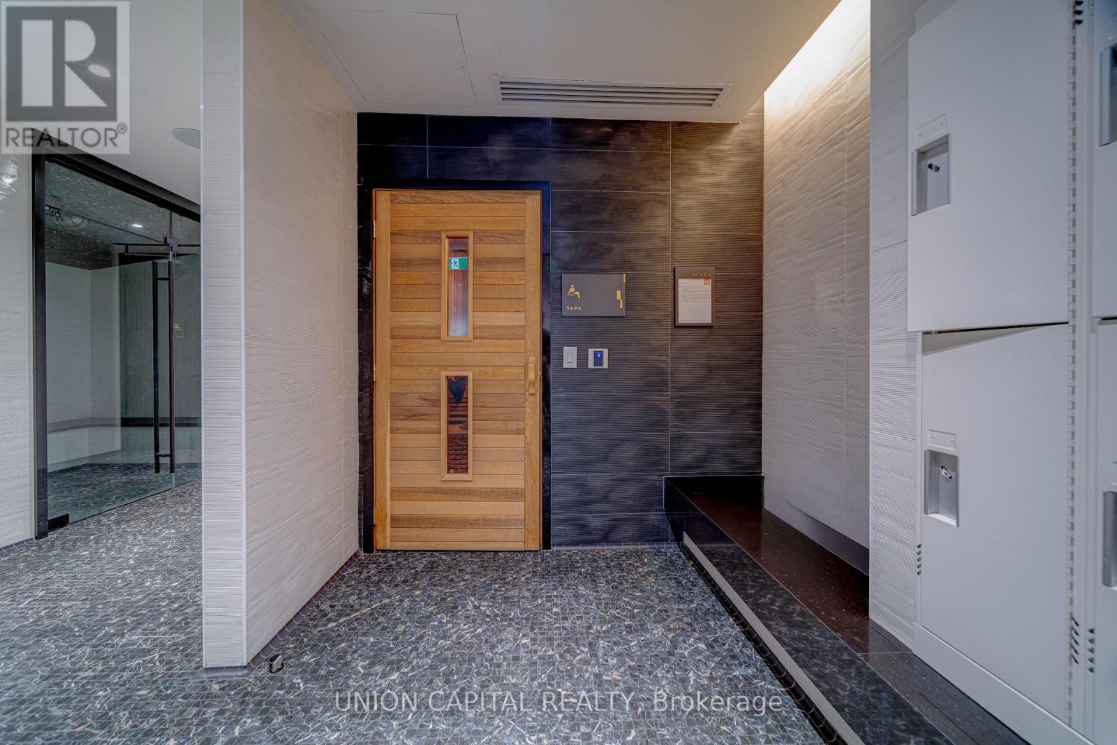 #120 25 ADRA GRADO WAY - 36