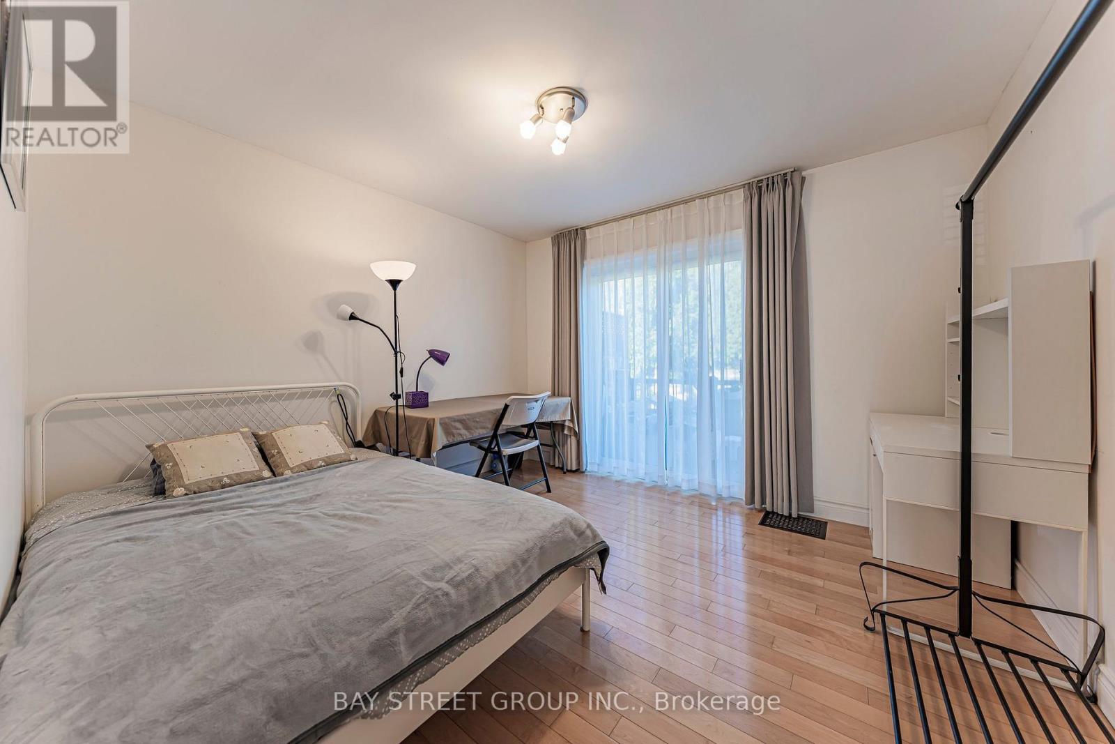 Photo 14 of 1111 Kent Avenue, Oakville (CP College Park)