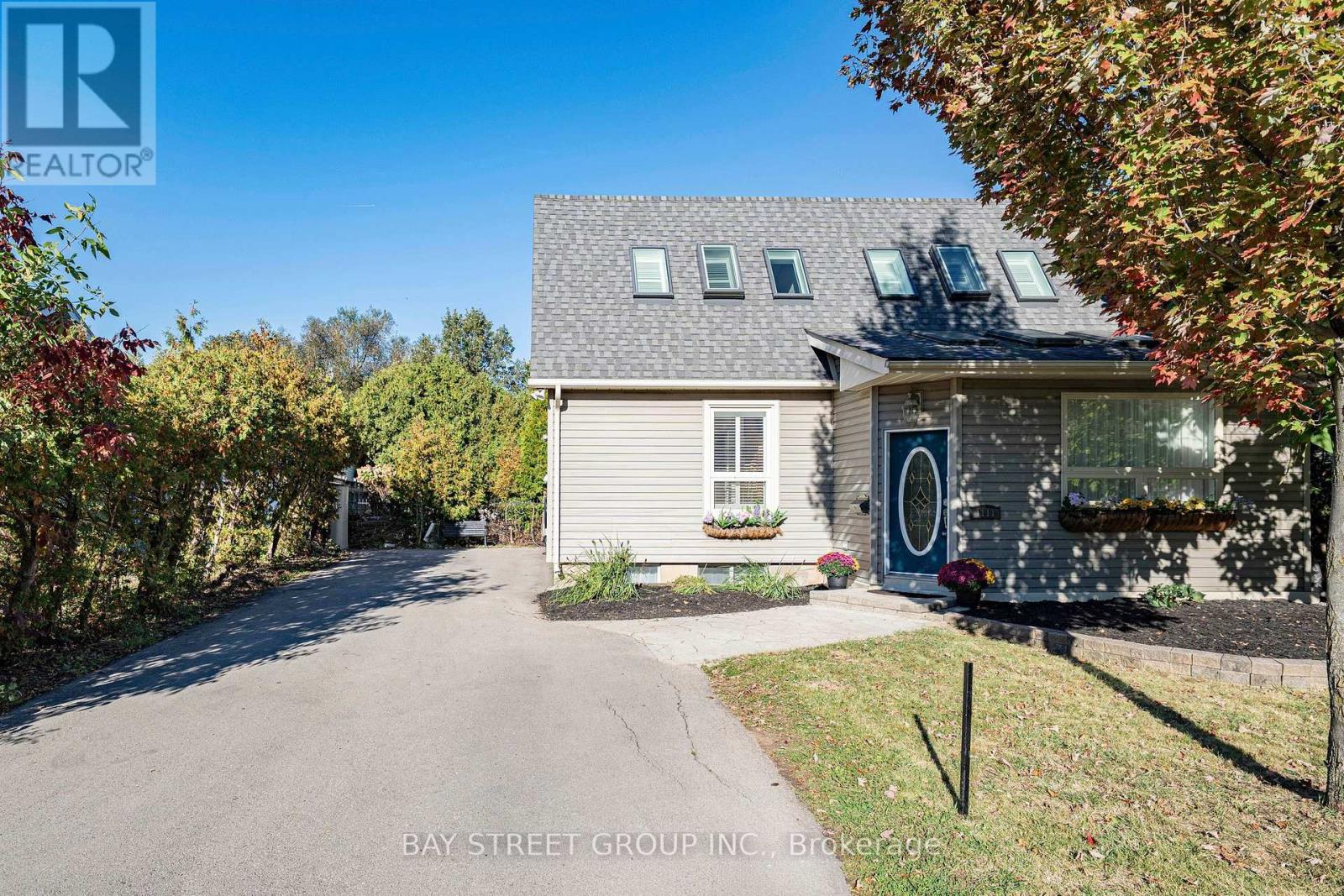 Photo 2 of 1111 Kent Avenue, Oakville (CP College Park)
