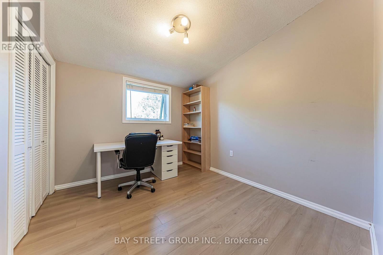 Photo 22 of 1111 Kent Avenue, Oakville (CP College Park)