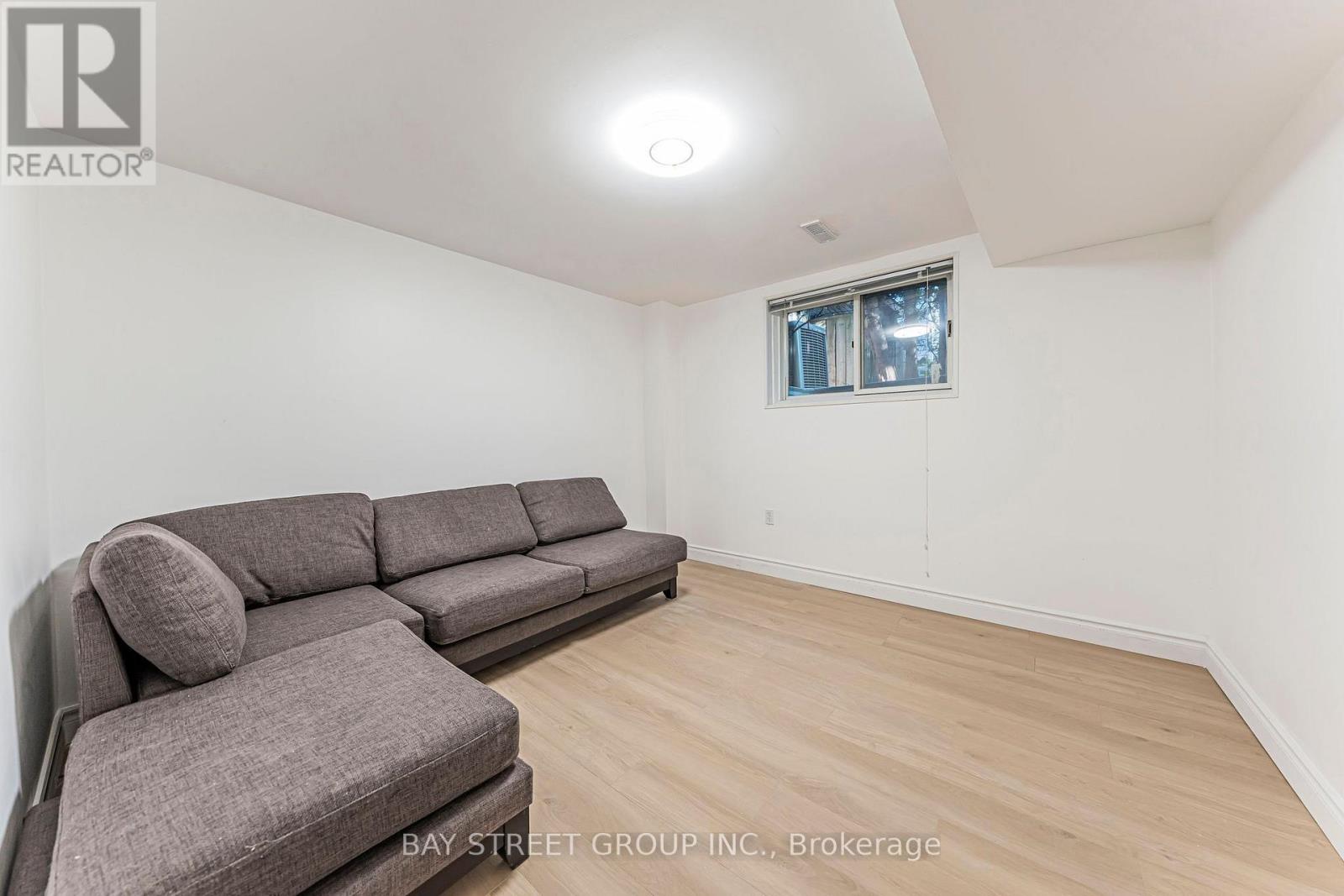 Photo 35 of 1111 Kent Avenue, Oakville (CP College Park)