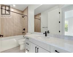 4pc Bathroom - 1906 5 Street Ne, Calgary, AB T2E3X5 Photo 16
