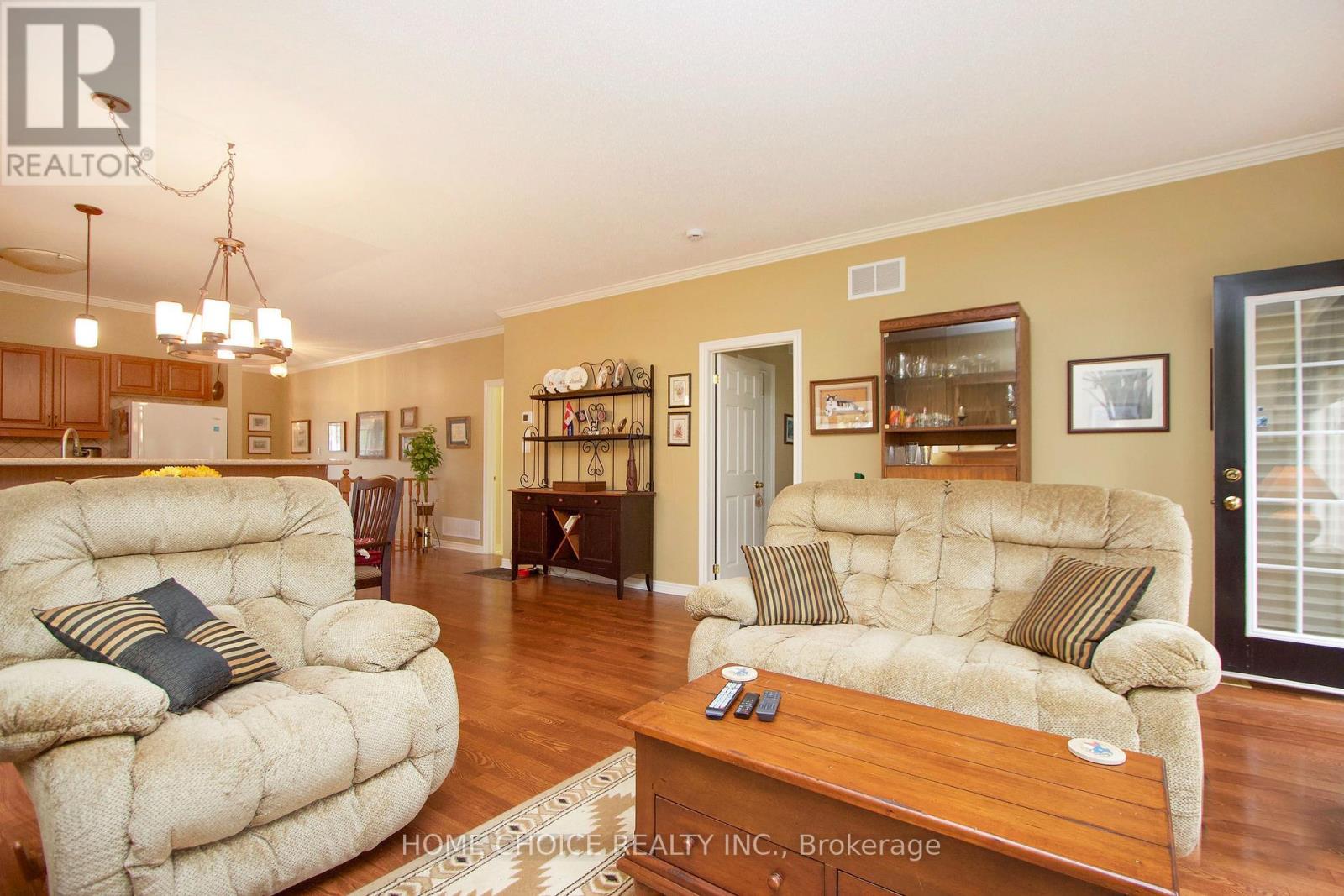 8 Hinkley Trail, Clarington, ON photo 17