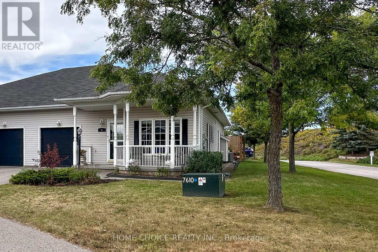 8 Hinkley Trail, Clarington, ON photo 2
