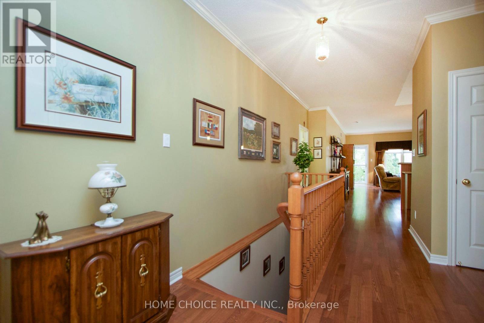 8 Hinkley Trail, Clarington, ON photo 6