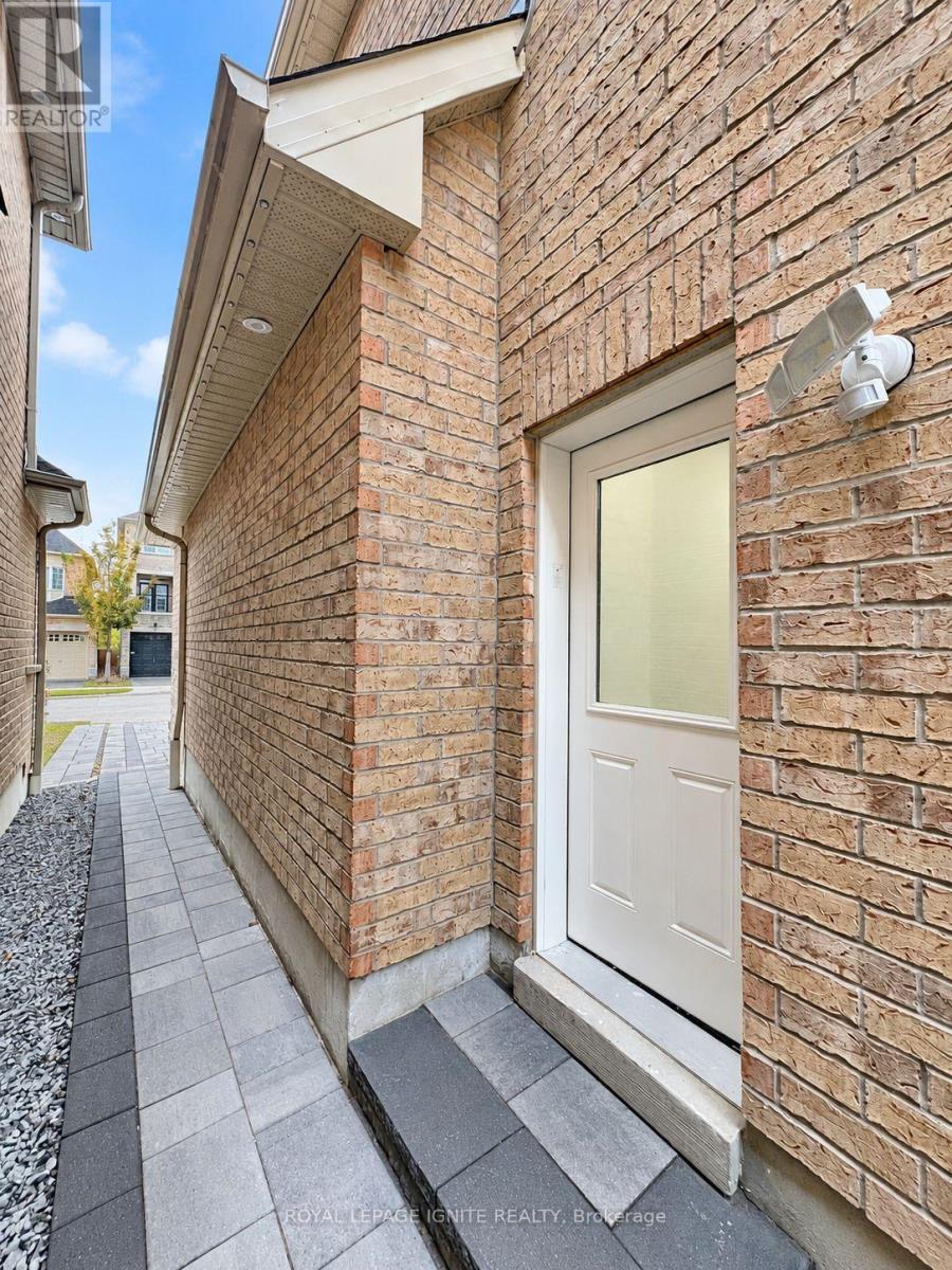 7 Aquilina Court, Ajax, ON photo 6