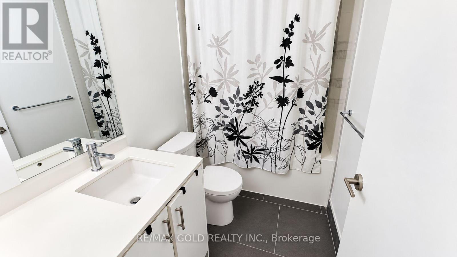 180 Veterans Drive — photo 29