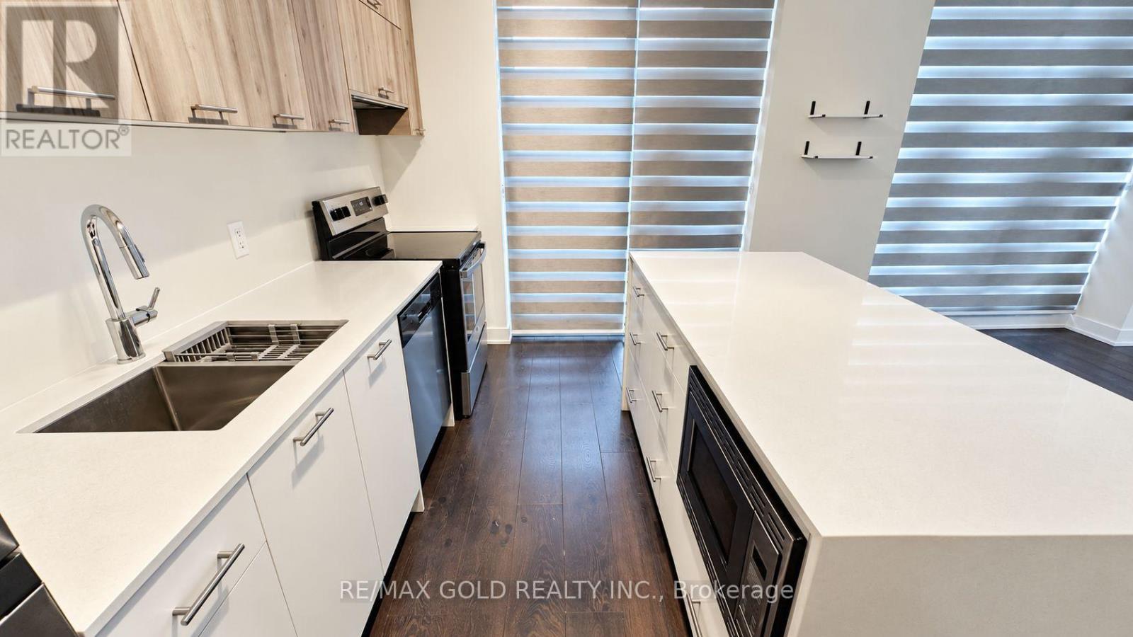 180 Veterans Drive — photo 32