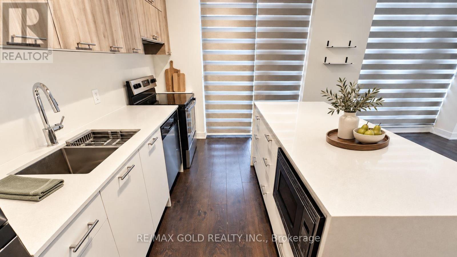 180 Veterans Drive — photo 42