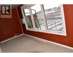 101-215, 10118 100 Avenue, Peace River, AB T8S1R3 Photo 6