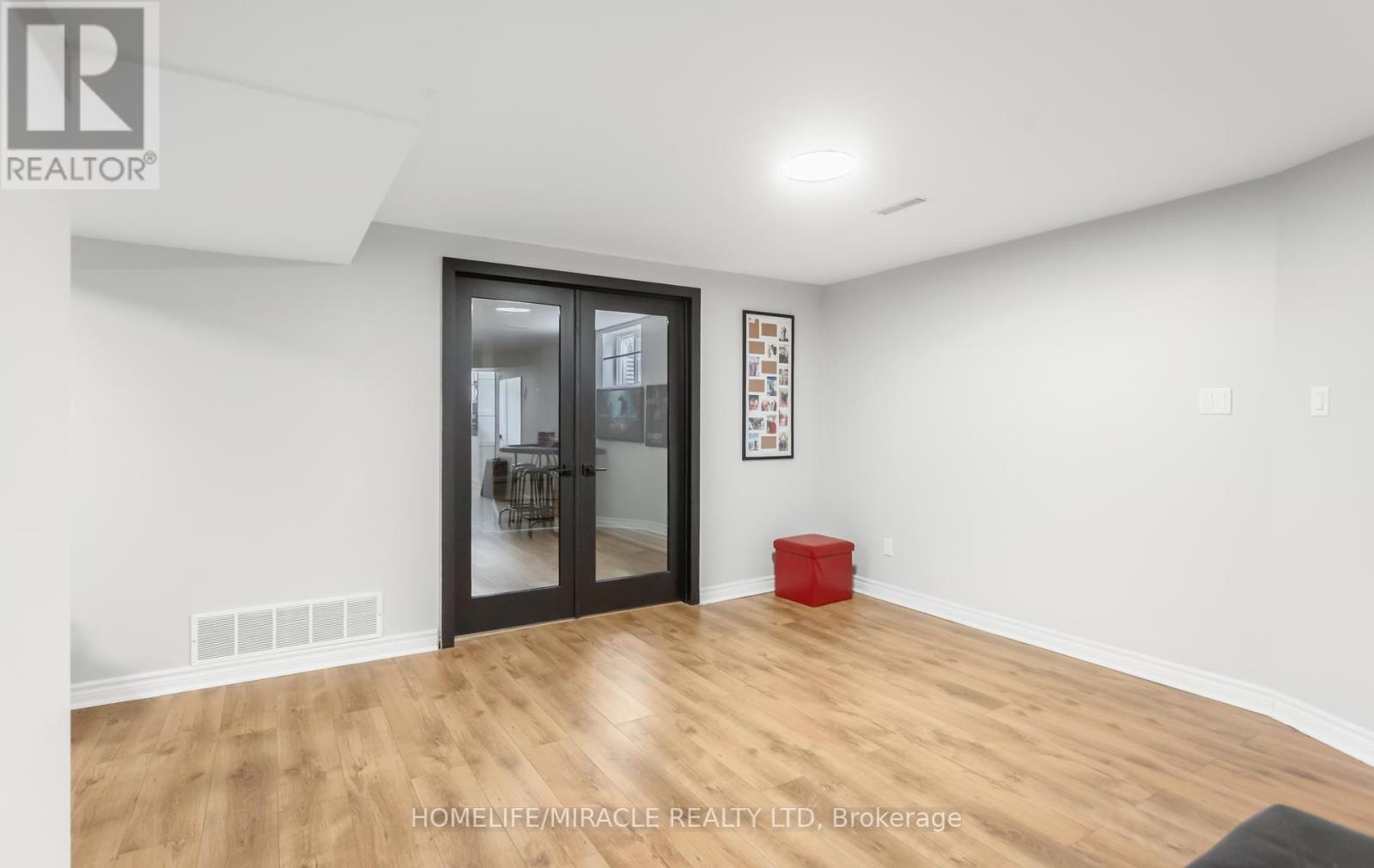 11045 Inglis Drive — photo 38