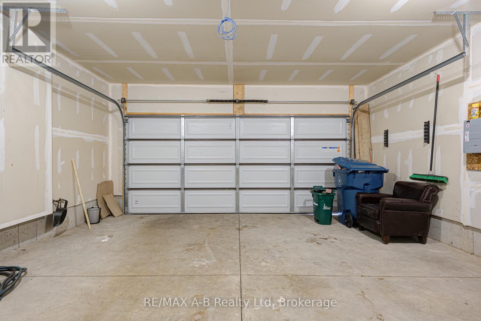 88 DAVIDSON DRIVE - 36