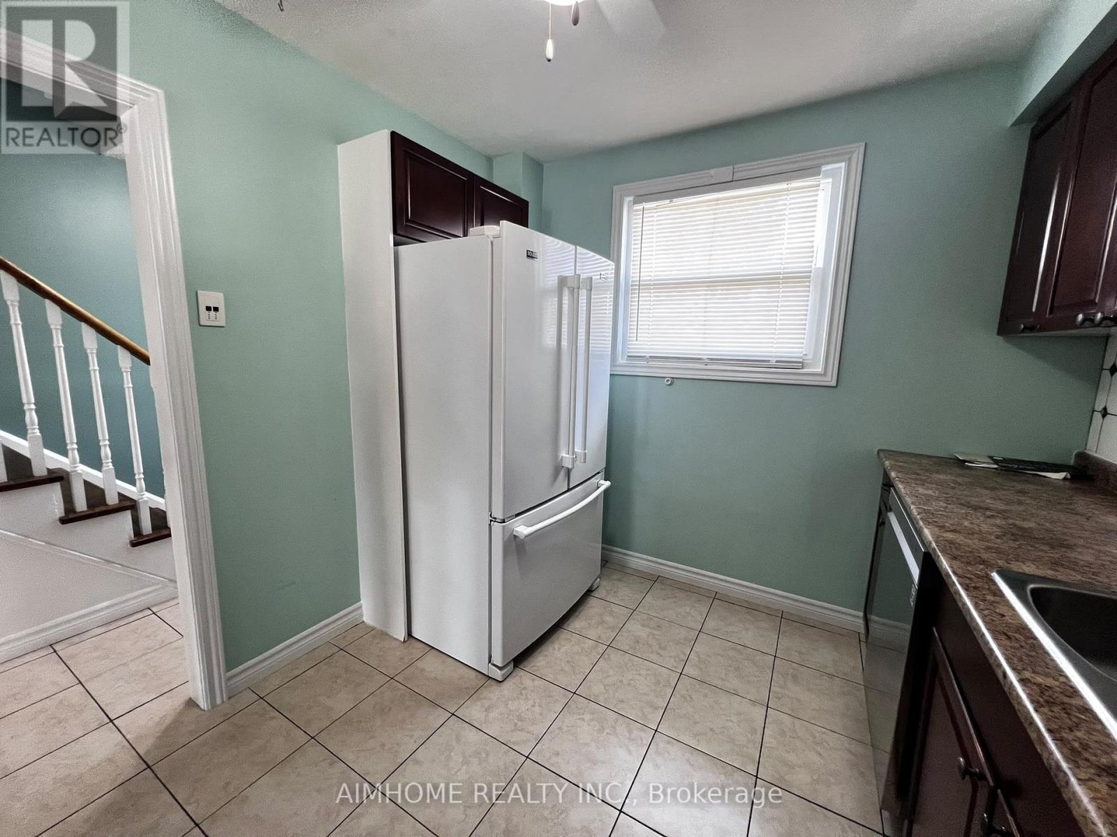 676 Balsam Crescent, Oshawa, ON photo 4
