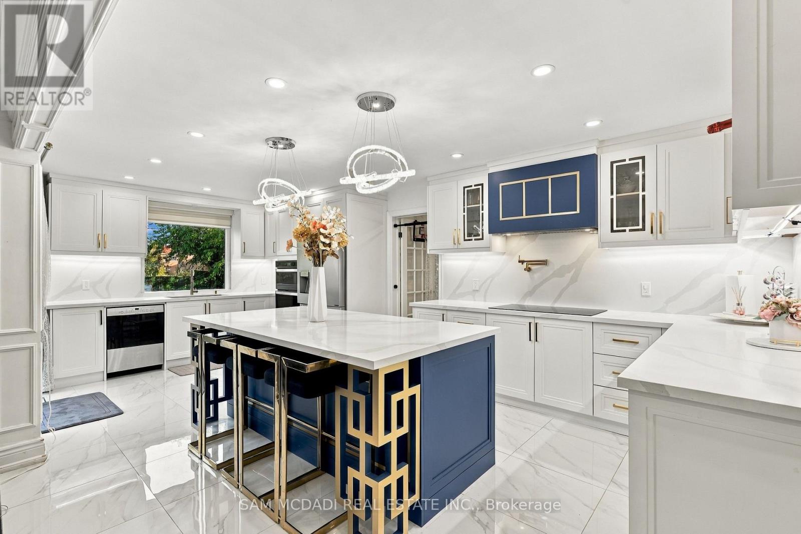 22 BUTLERS COURT - 12