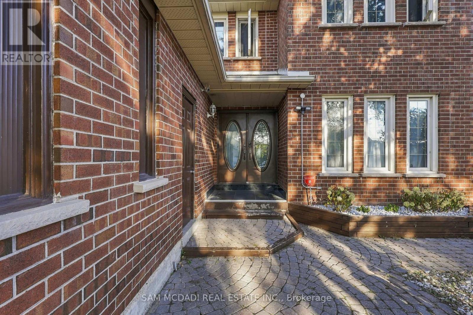 22 BUTLERS COURT - 2